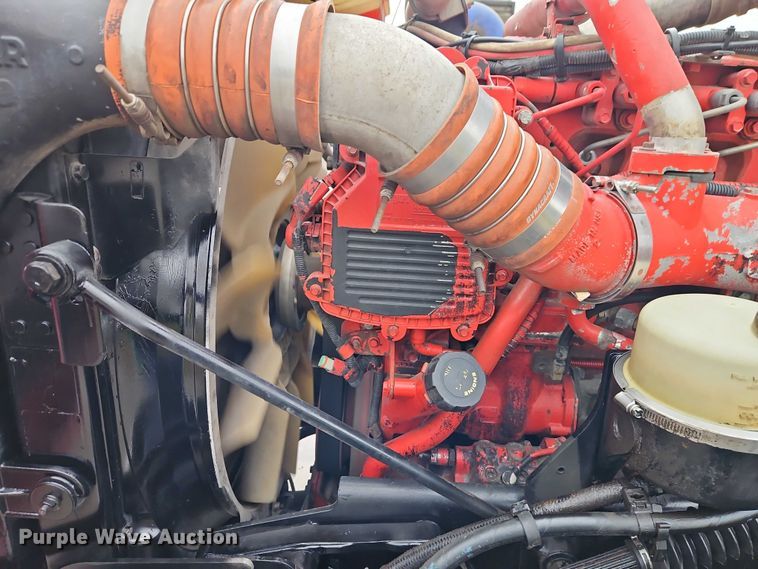 image for item EB8418 2013 Peterbilt 386 semi truck