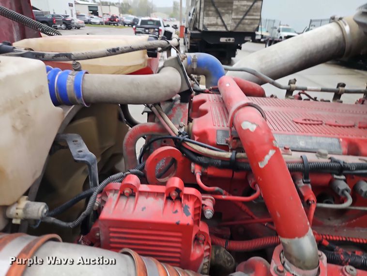 image for item EB8418 2013 Peterbilt 386 semi truck