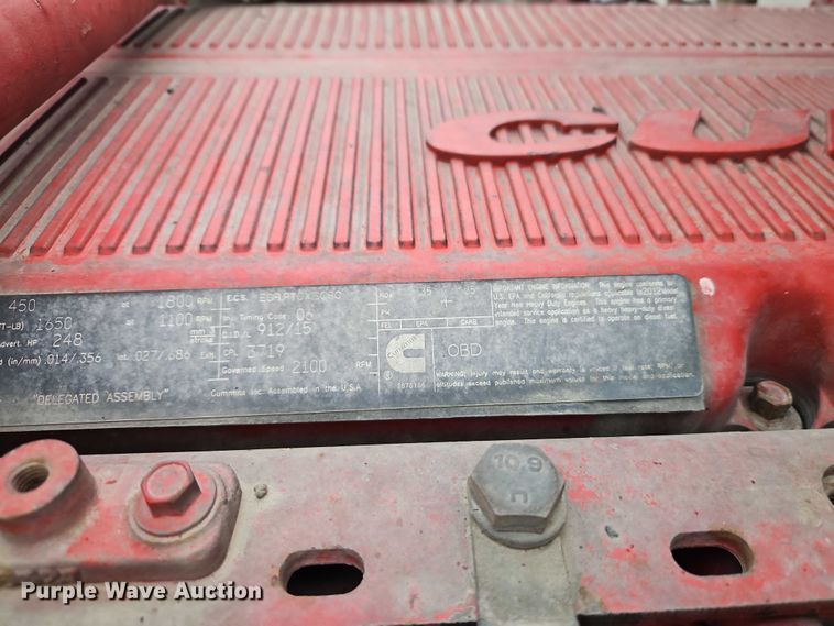 image for item EB8418 2013 Peterbilt 386 semi truck