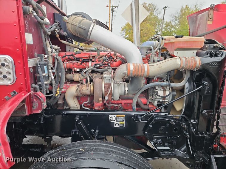 image for item EB8418 2013 Peterbilt 386 semi truck