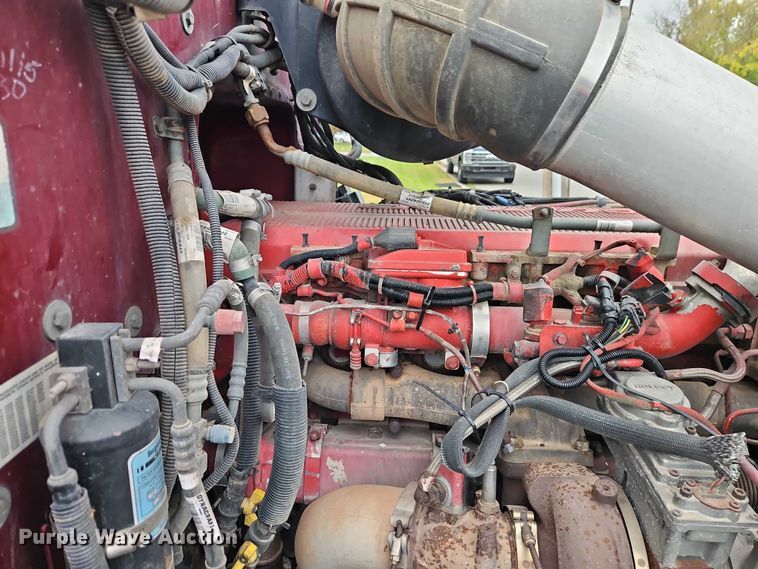 image for item EB8418 2013 Peterbilt 386 semi truck