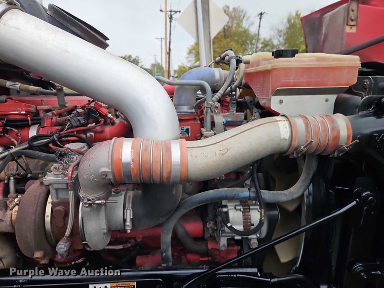 image for item EB8418 2013 Peterbilt 386 semi truck