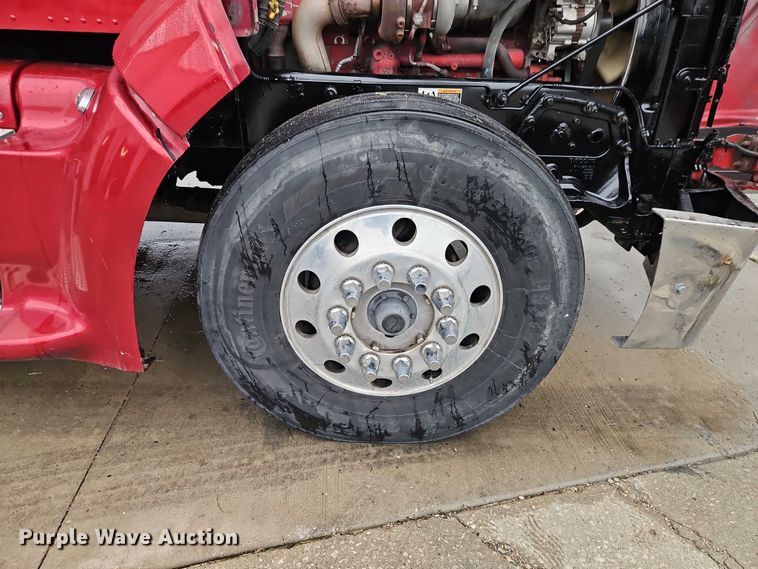 image for item EB8418 2013 Peterbilt 386 semi truck