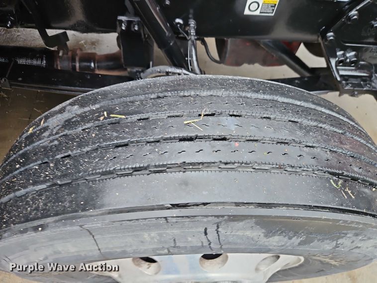 image for item EB8418 2013 Peterbilt 386 semi truck