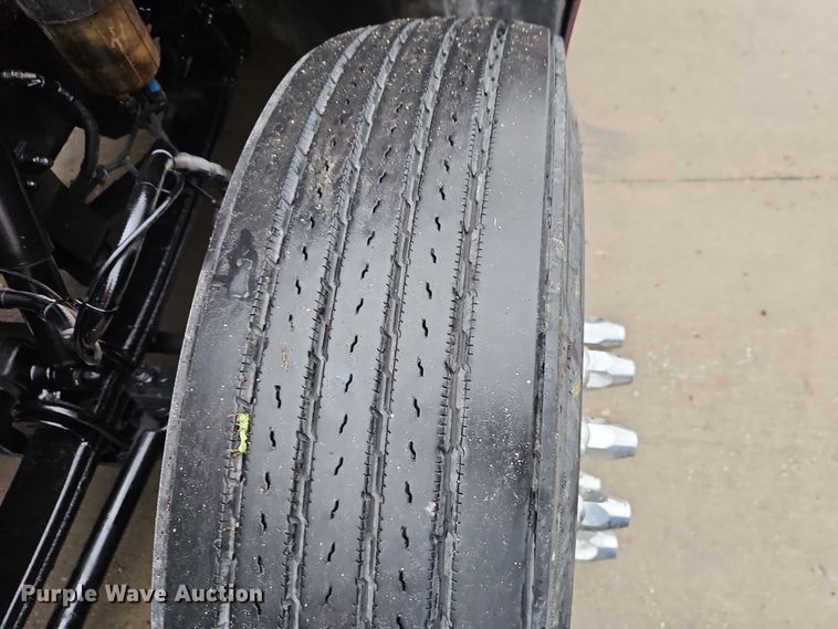 image for item EB8418 2013 Peterbilt 386 semi truck