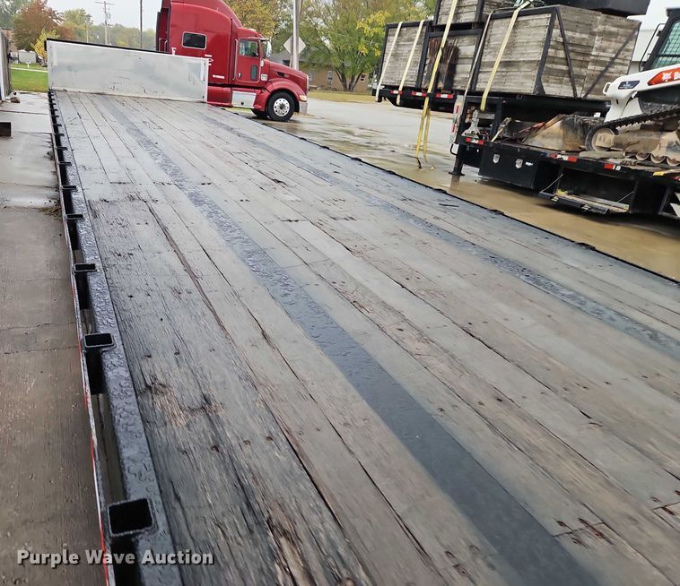 image for item EB8419 2017 Transcraft drop deck equipment trailer
