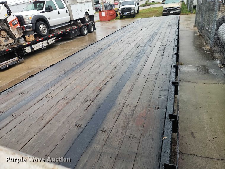 image for item EB8419 2017 Transcraft drop deck equipment trailer