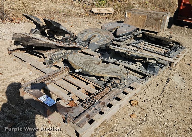 image for item EB8430 (7) king pin hitches