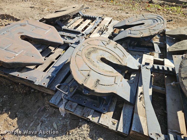 image for item EB8430 (7) king pin hitches