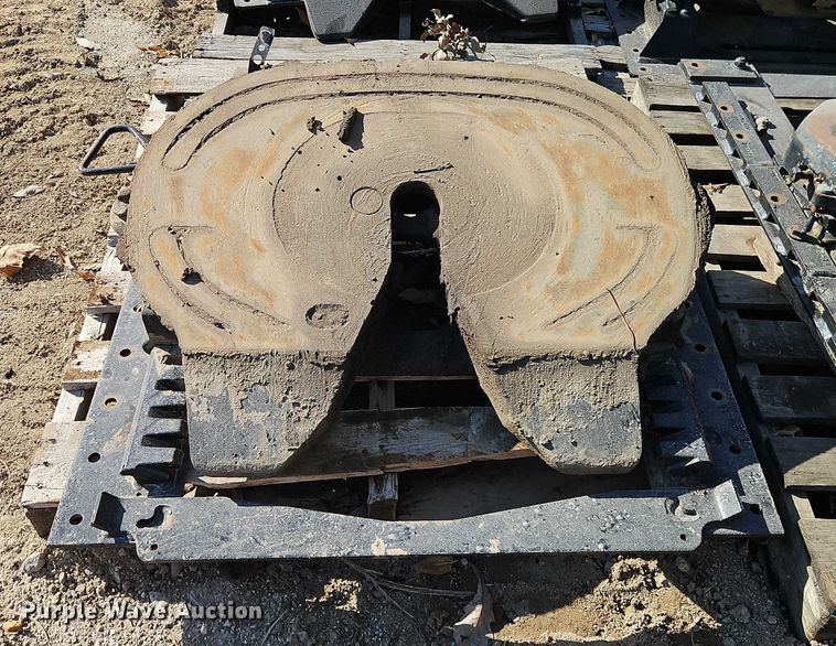 image for item EB8430 (7) king pin hitches