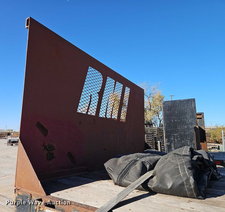 image for item EB8453 2013 Dorsey extendable flatbed trailer