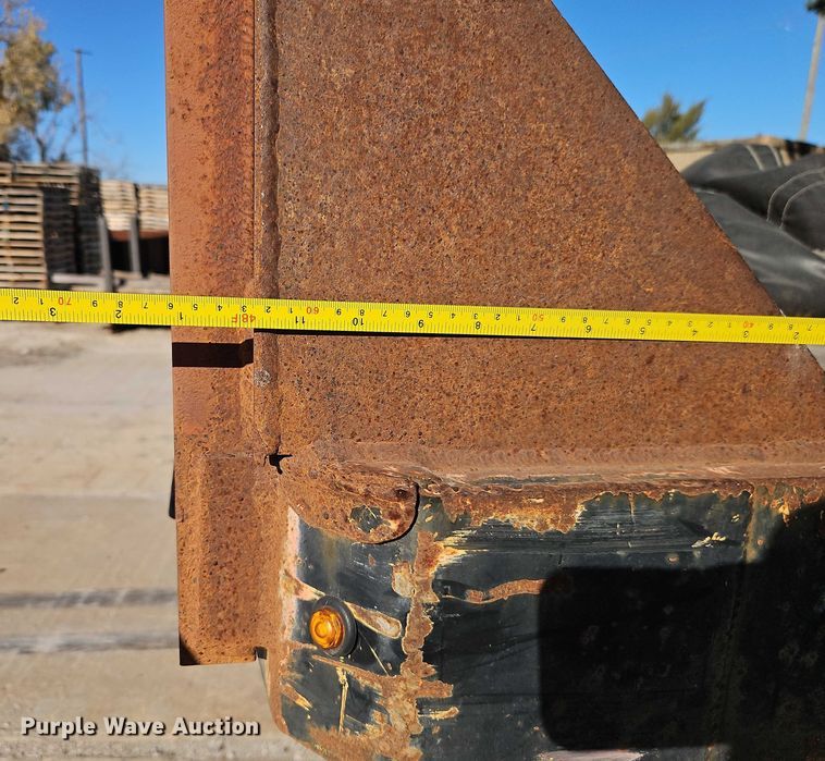 image for item EB8453 2013 Dorsey extendable flatbed trailer