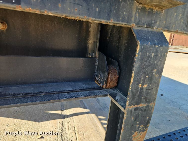 image for item EB8453 2013 Dorsey extendable flatbed trailer