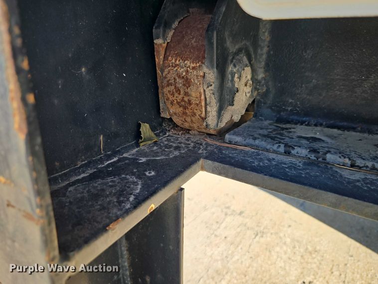 image for item EB8453 2013 Dorsey extendable flatbed trailer