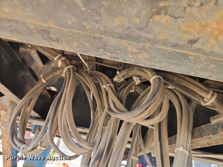 image for item EB8453 2013 Dorsey extendable flatbed trailer