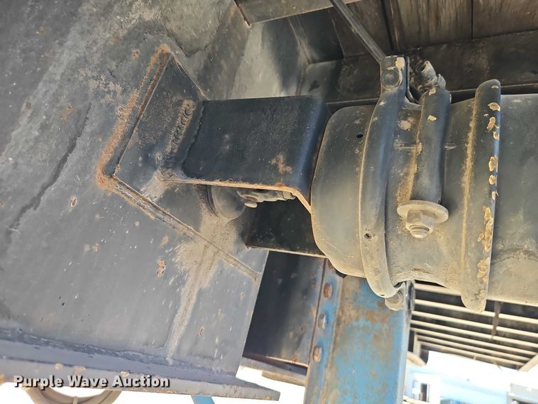 image for item EB8453 2013 Dorsey extendable flatbed trailer