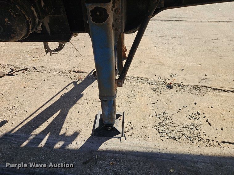 image for item EB8453 2013 Dorsey extendable flatbed trailer