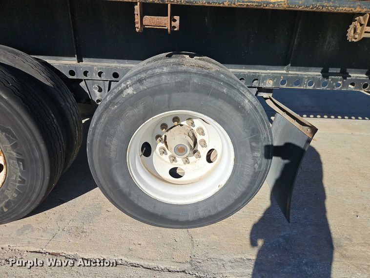 image for item EB8453 2013 Dorsey extendable flatbed trailer