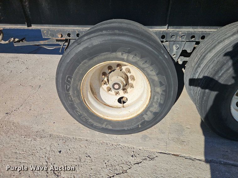 image for item EB8453 2013 Dorsey extendable flatbed trailer