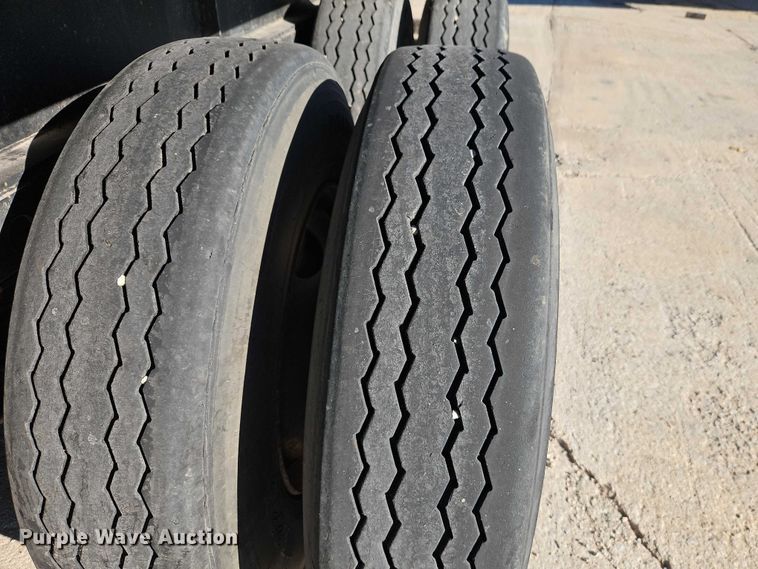 image for item EB8453 2013 Dorsey extendable flatbed trailer