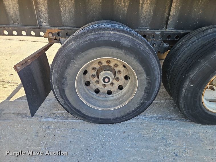 image for item EB8453 2013 Dorsey extendable flatbed trailer