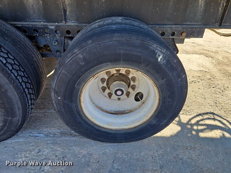 image for item EB8453 2013 Dorsey extendable flatbed trailer