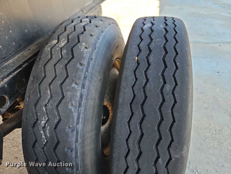 image for item EB8453 2013 Dorsey extendable flatbed trailer