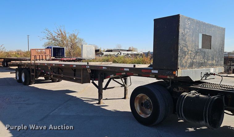 image for item EB8454 2017 Transcraft extendable flatbed trailer