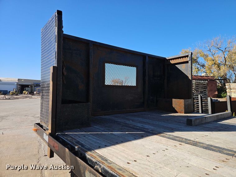 image for item EB8454 2017 Transcraft extendable flatbed trailer