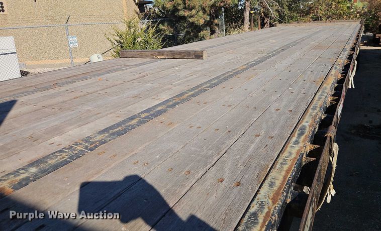 image for item EB8454 2017 Transcraft extendable flatbed trailer