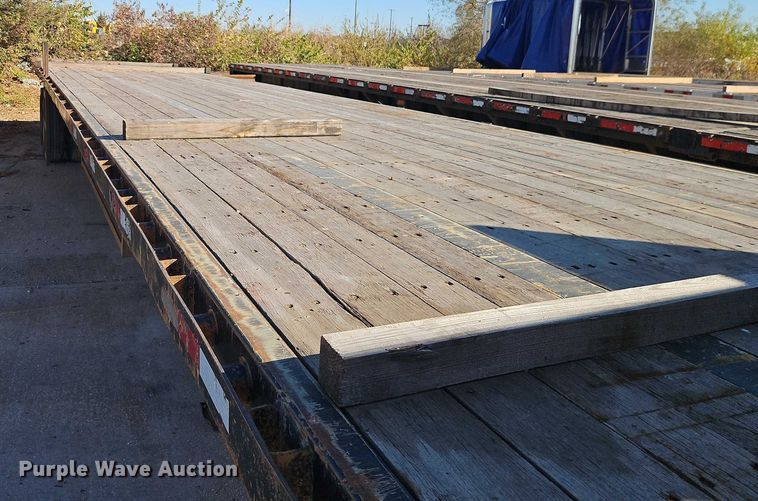 image for item EB8454 2017 Transcraft extendable flatbed trailer
