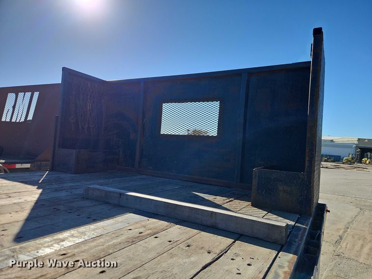 image for item EB8454 2017 Transcraft extendable flatbed trailer