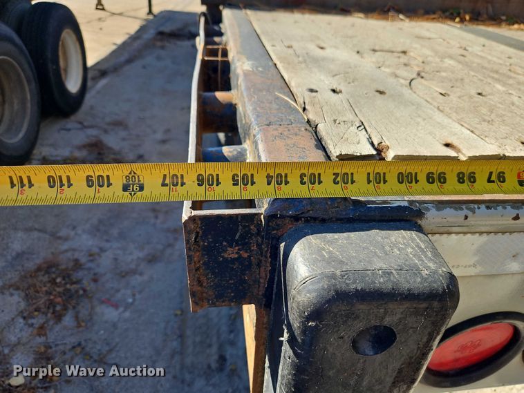 image for item EB8454 2017 Transcraft extendable flatbed trailer