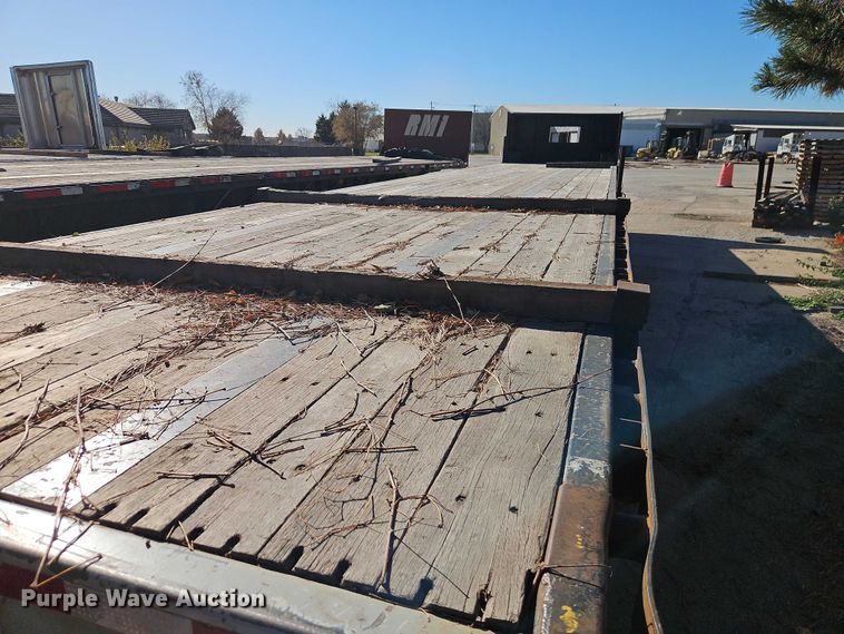 image for item EB8454 2017 Transcraft extendable flatbed trailer