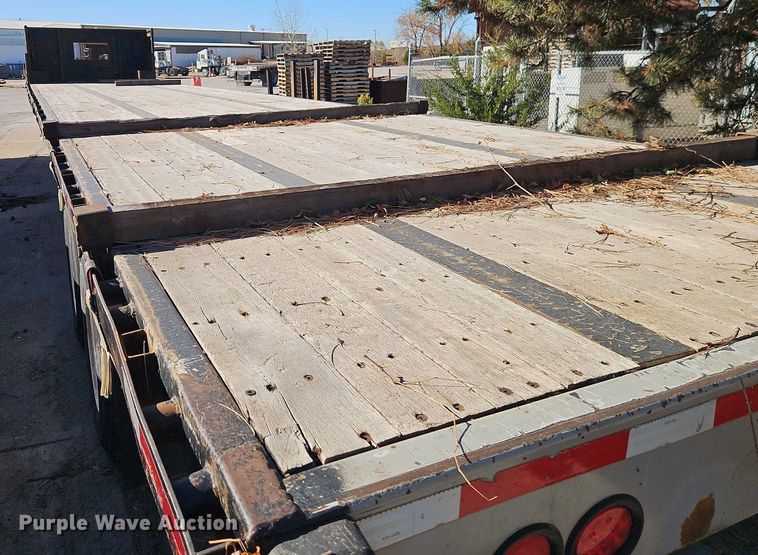 image for item EB8454 2017 Transcraft extendable flatbed trailer