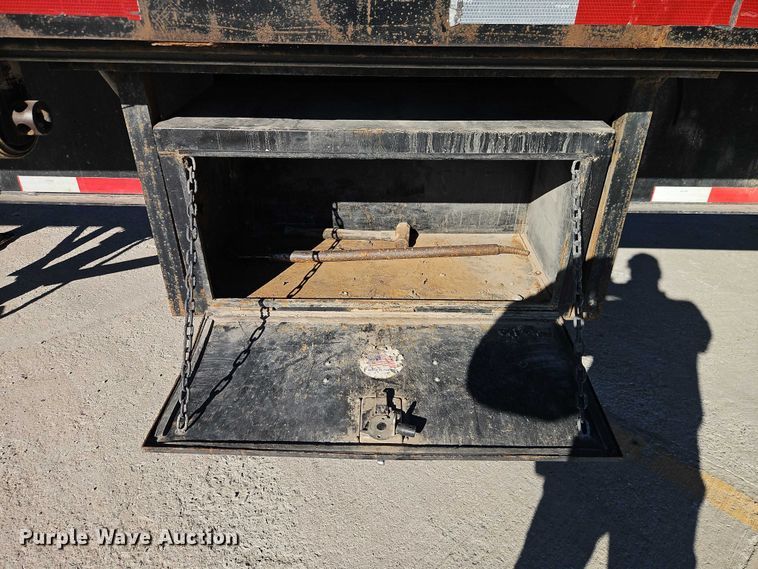 image for item EB8454 2017 Transcraft extendable flatbed trailer