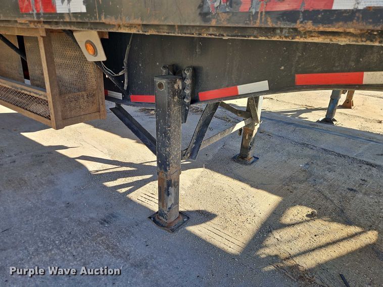 image for item EB8454 2017 Transcraft extendable flatbed trailer