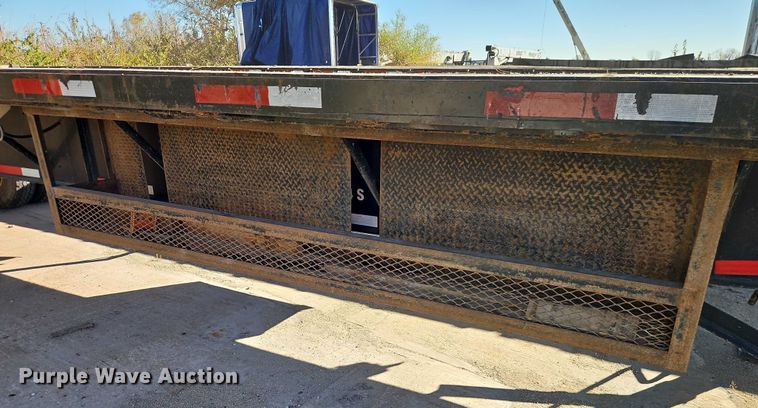image for item EB8454 2017 Transcraft extendable flatbed trailer