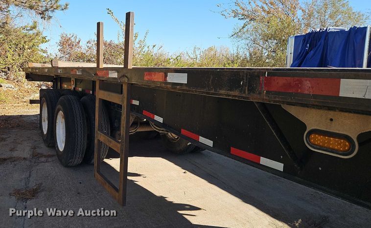image for item EB8454 2017 Transcraft extendable flatbed trailer