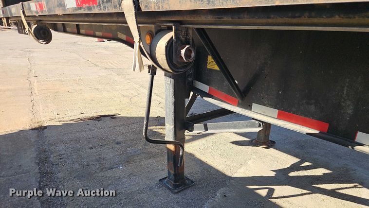 image for item EB8454 2017 Transcraft extendable flatbed trailer