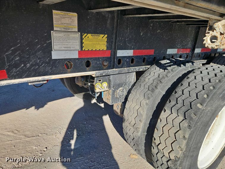 image for item EB8454 2017 Transcraft extendable flatbed trailer