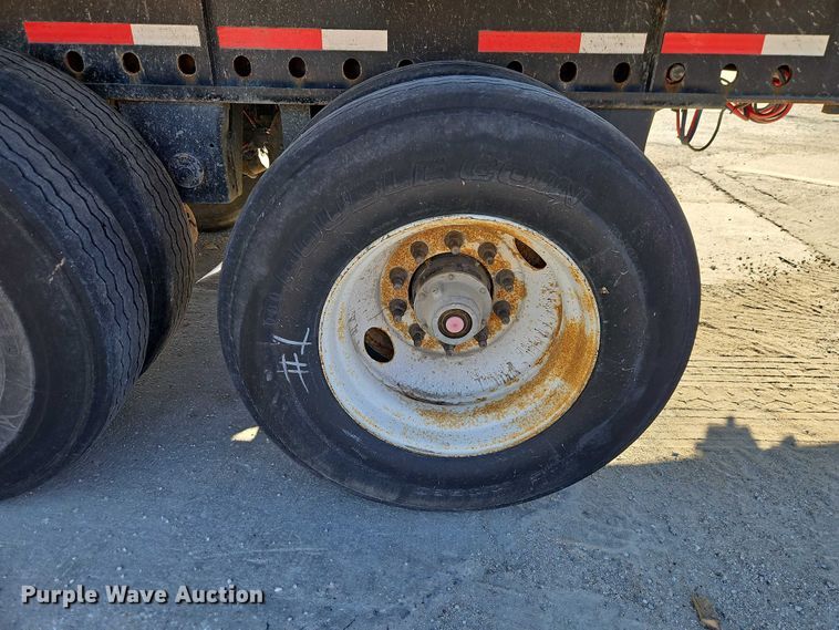 image for item EB8454 2017 Transcraft extendable flatbed trailer