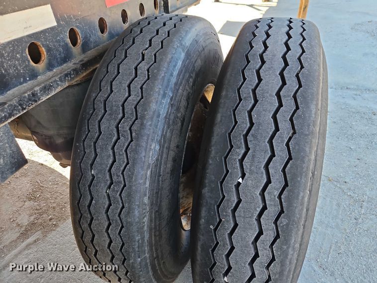 image for item EB8454 2017 Transcraft extendable flatbed trailer