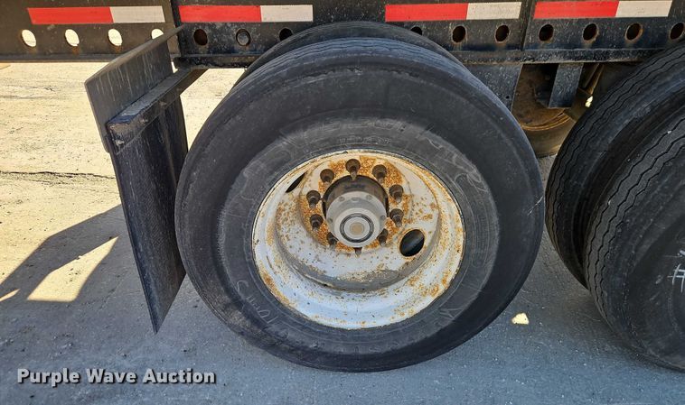 image for item EB8454 2017 Transcraft extendable flatbed trailer