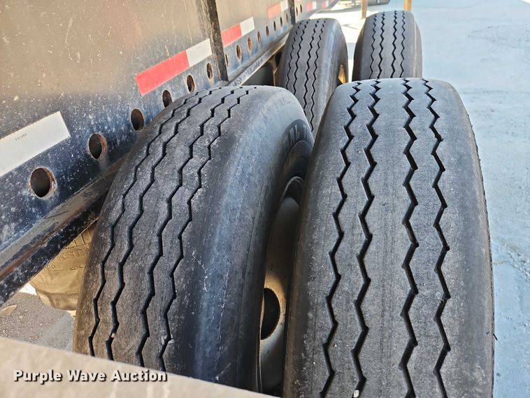 image for item EB8454 2017 Transcraft extendable flatbed trailer