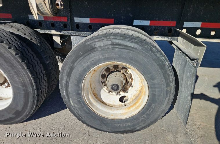 image for item EB8454 2017 Transcraft extendable flatbed trailer