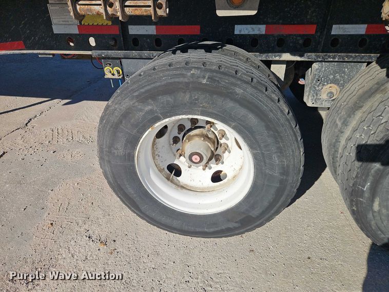 image for item EB8454 2017 Transcraft extendable flatbed trailer