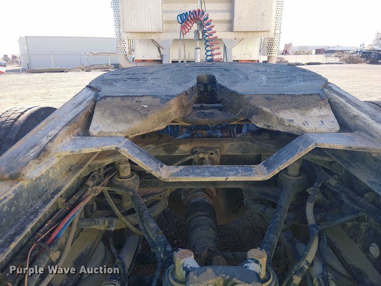 image for item EC1236 2018 Kenworth T8 Series semi truck