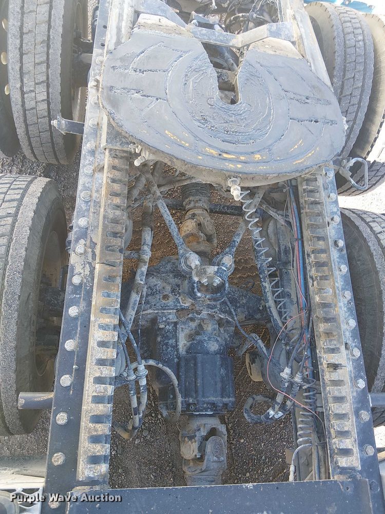 image for item EC1236 2018 Kenworth T8 Series semi truck