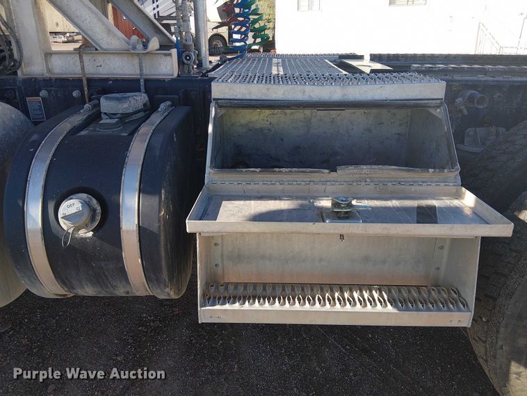 image for item EC1236 2018 Kenworth T8 Series semi truck